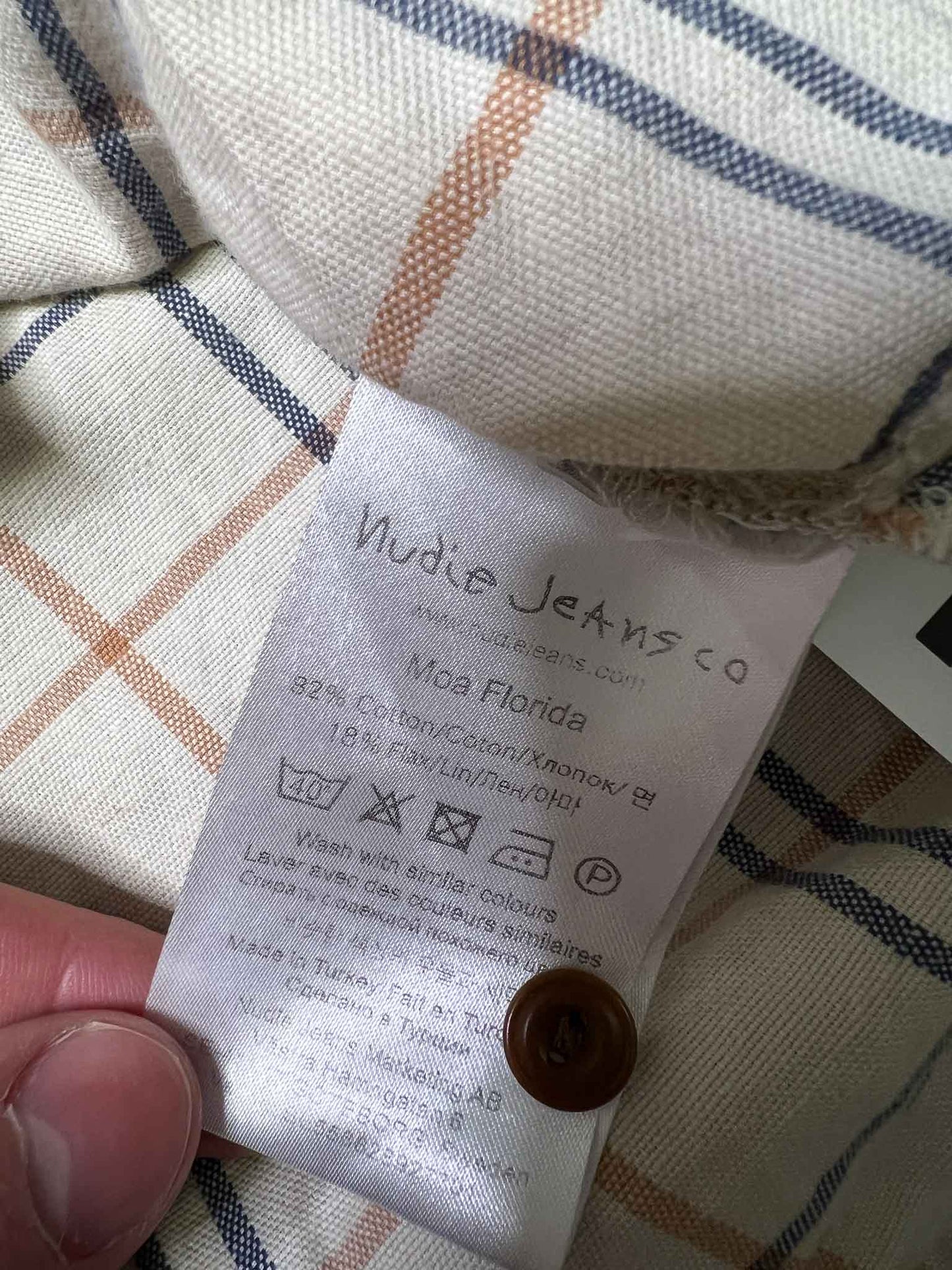 Size M | Nudie Jeans Cropped Fit Shirt