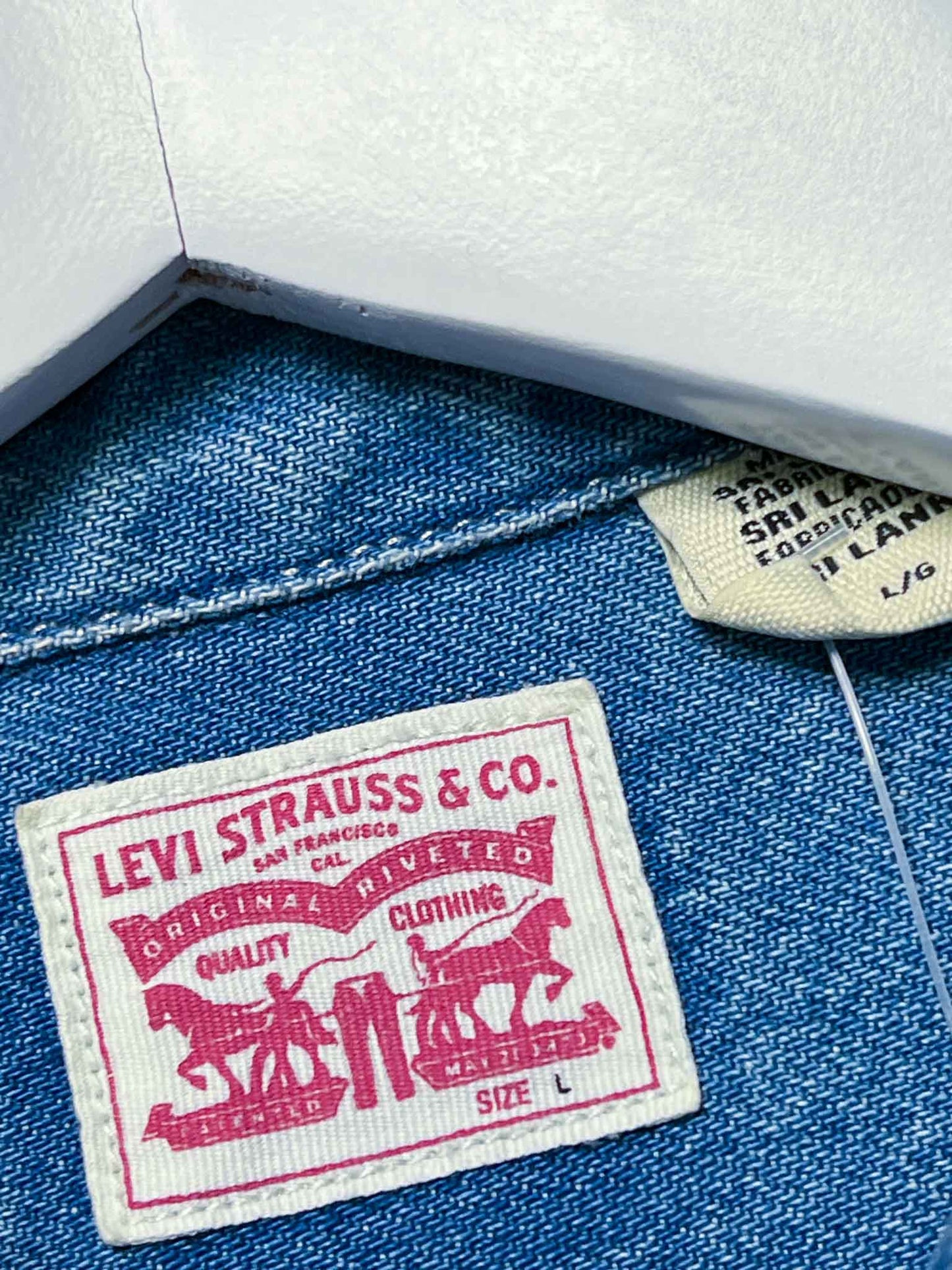 Size L | Levi's Dorsey Denim Shirt