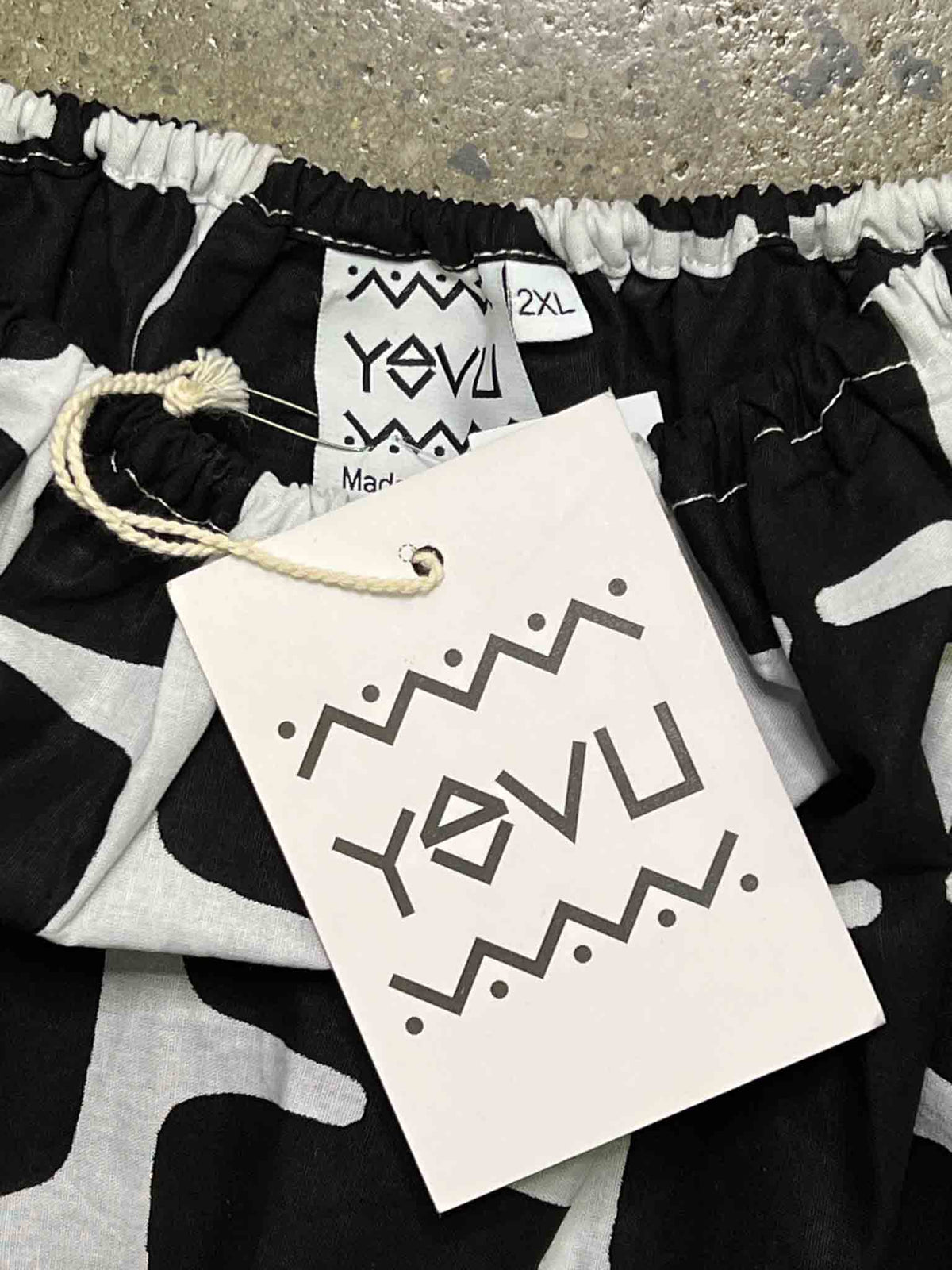 Size XXL | Yevu 'Tent' Black and White Geometric Top With Tags