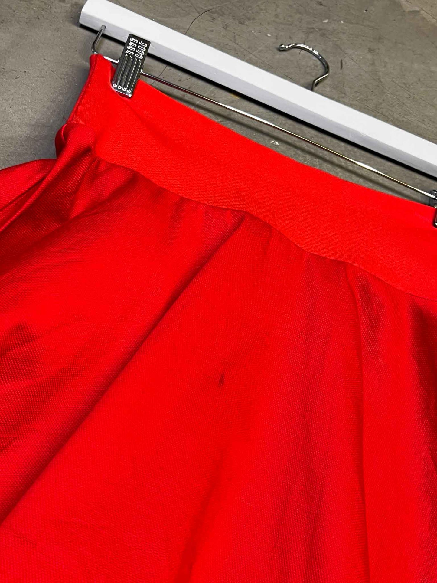 Sze 8 (S) | FOOL Red Swing Midi Skirt