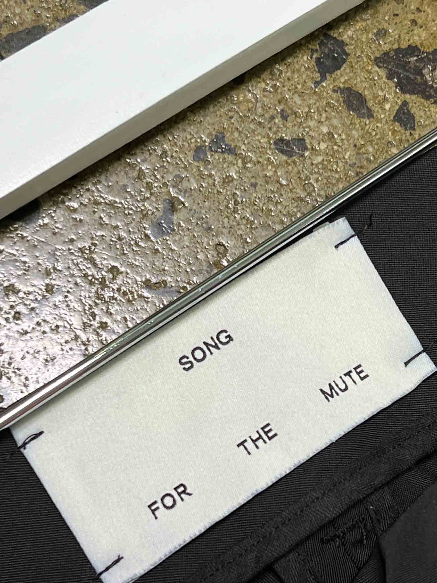 Size 46 (S) | Song For The Mute Straight Leg Pleated Pants