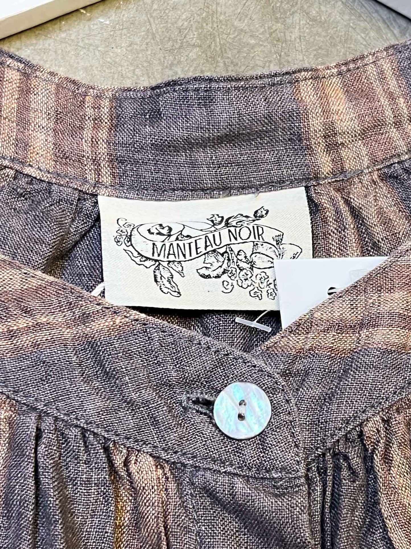 Size M | Manteau Noir Linen Stripe Collarless Shirt