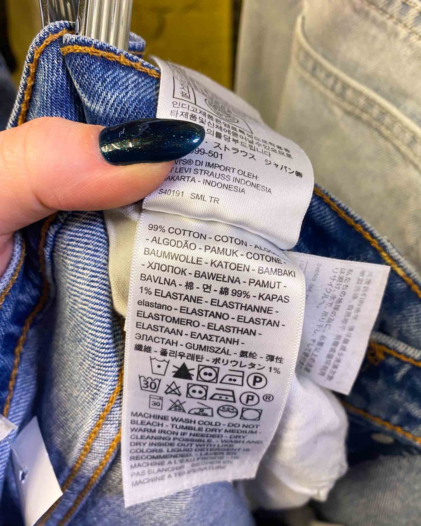 Size 28 | Levi's Ribcage Straight Jeans