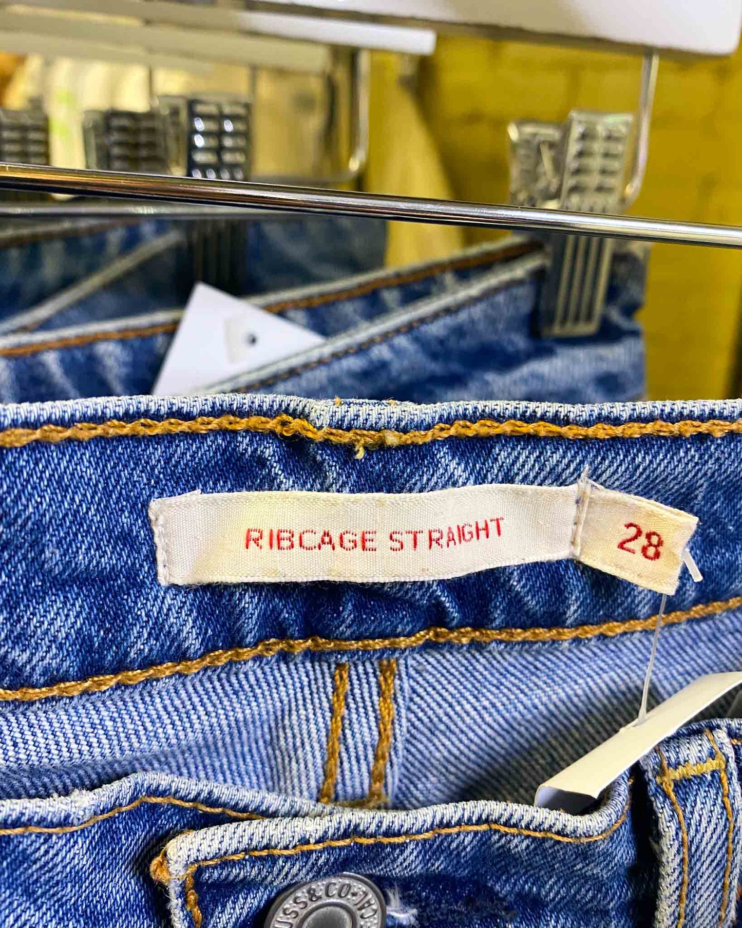 Size 28 | Levi's Ribcage Straight Jeans