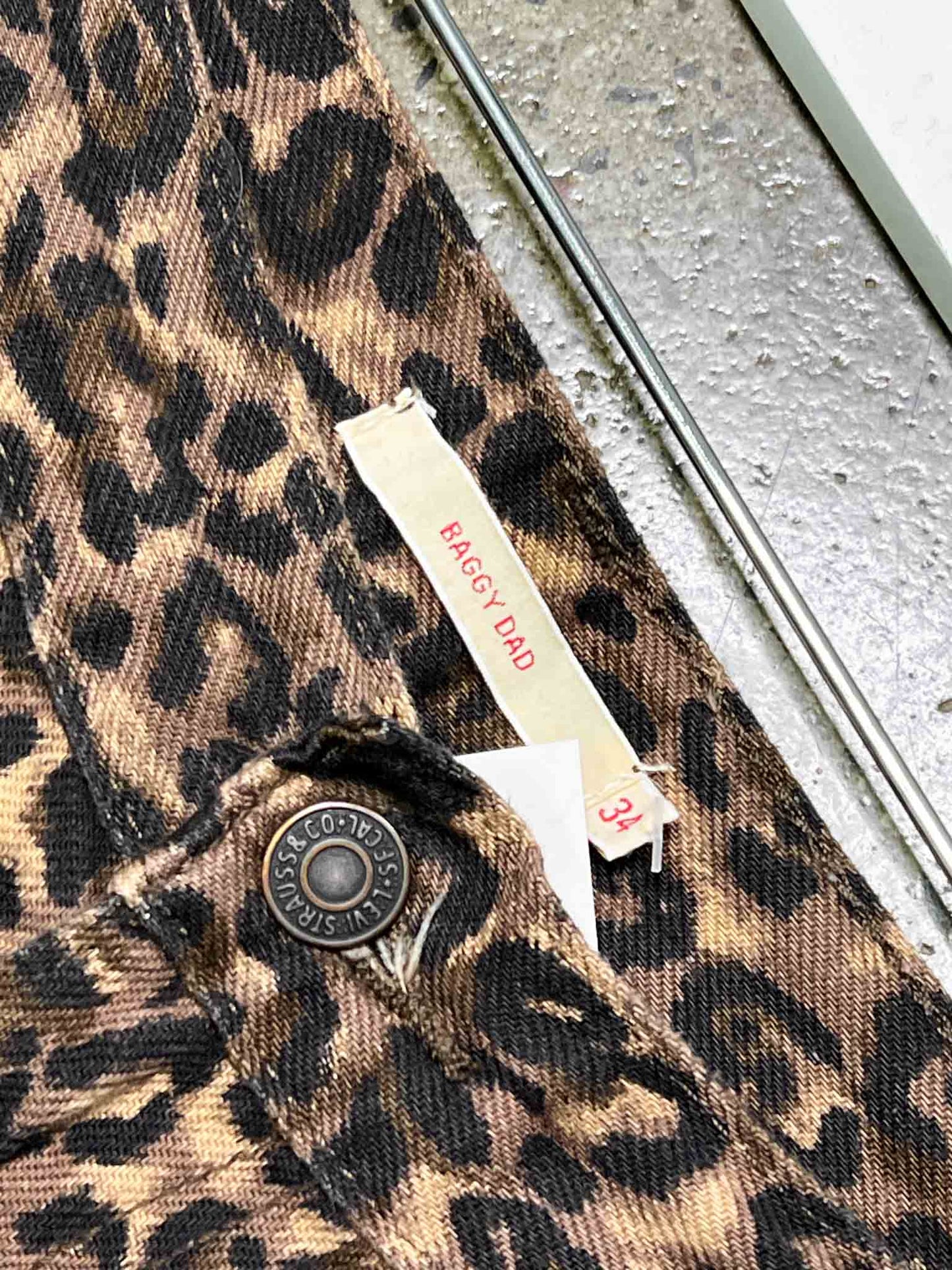 Size 34 | Levi's Cheetah Baggy Dad Jeans