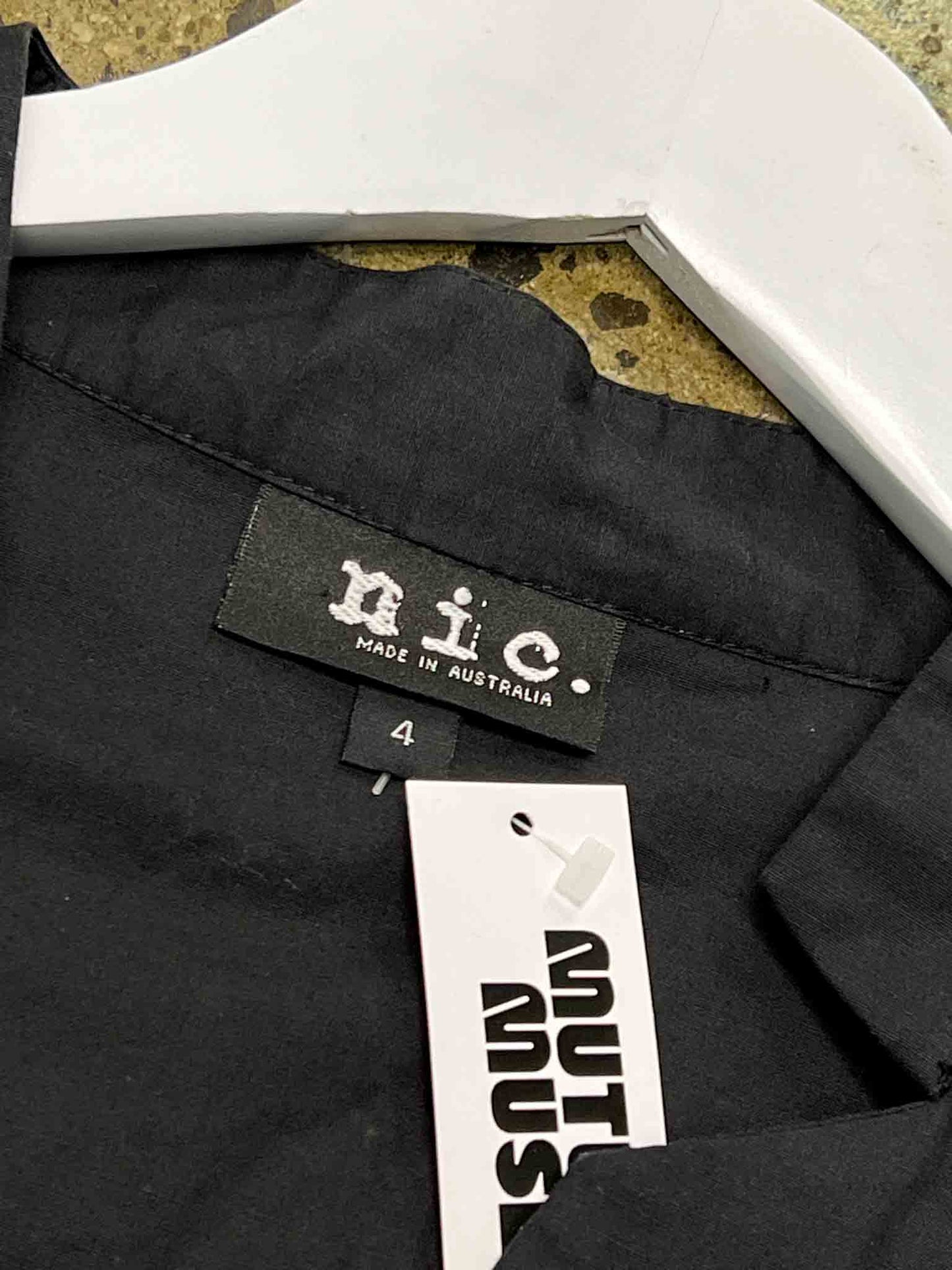 Size 4 (XL) | Nic. Black Cotton V-Neck Shirt