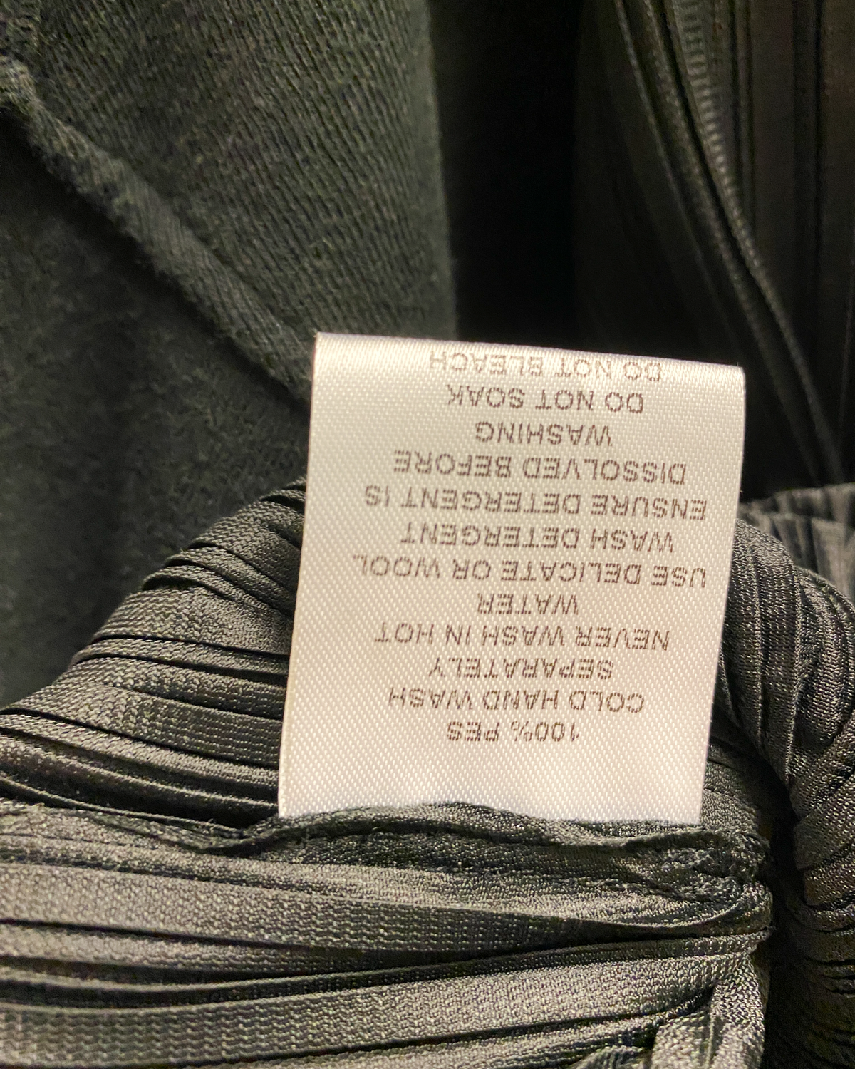 Size M | Alpha60 Pleated Sleeveless Top