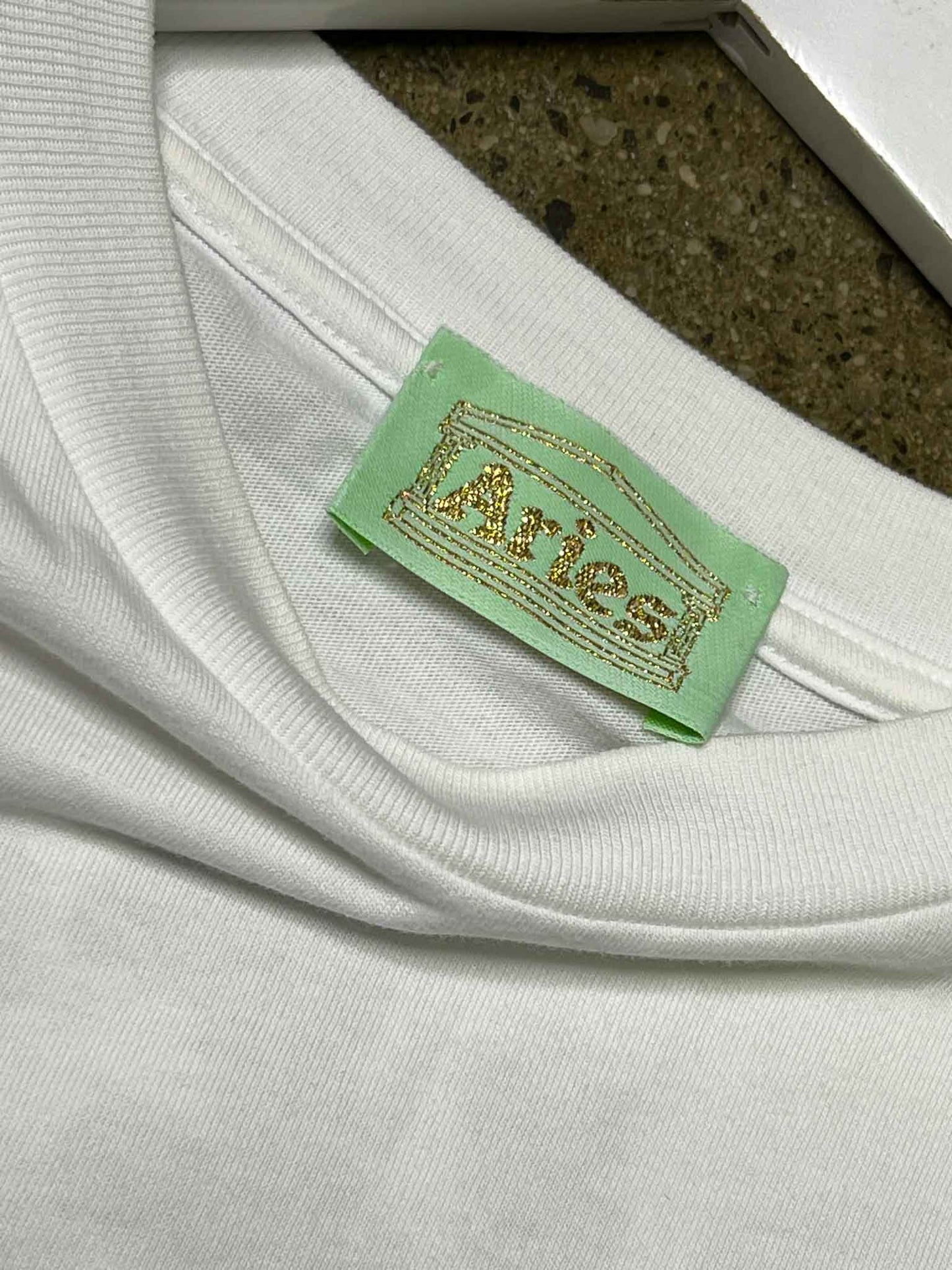 Size M | Aries Coming Soon Graphic Crewneck T-shirt