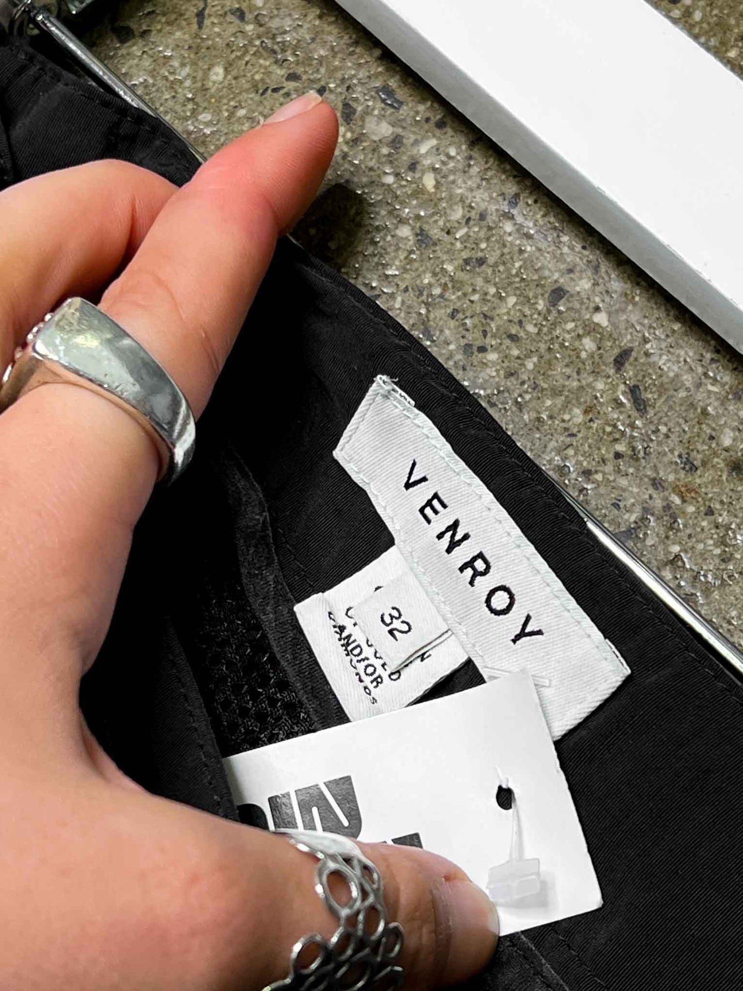 Size 32 | Venroy Black Nylon Tapered Pants
