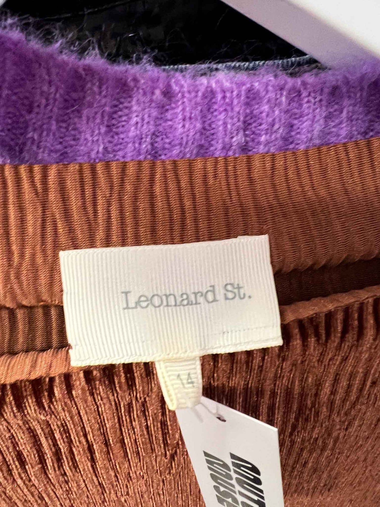 Size 14 | Leonard St Velour Ribbed Top