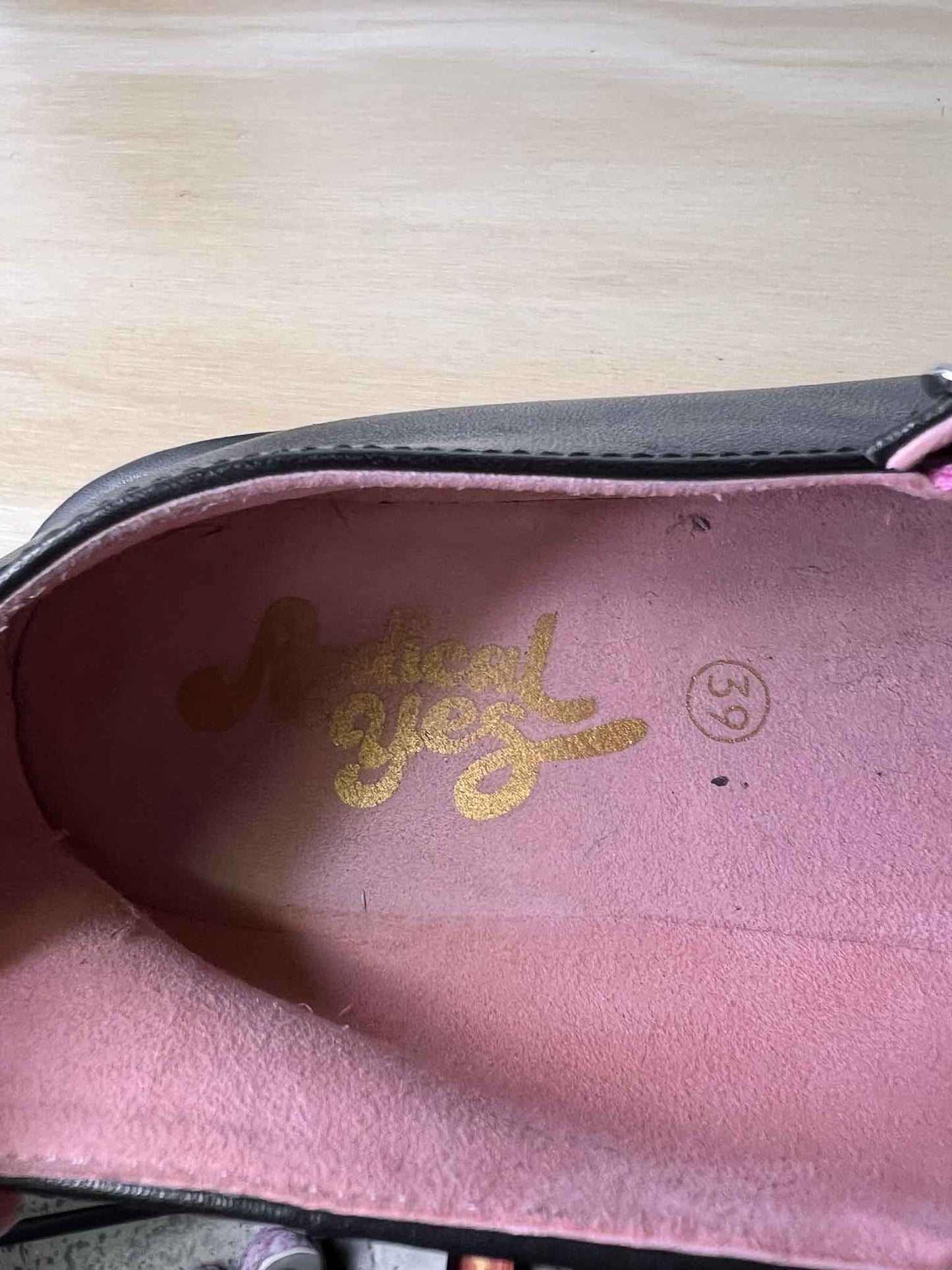 Size 39 | Radical Yes Reilly T-Bar Flats