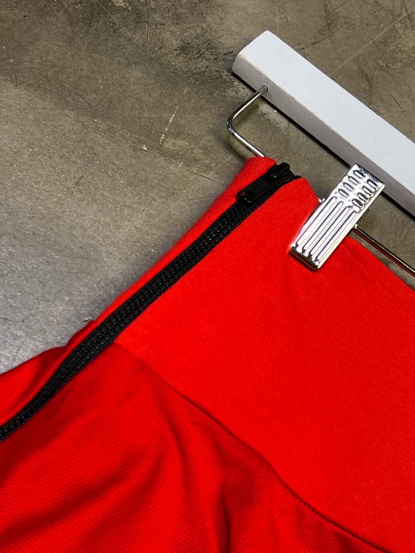Sze 8 (S) | FOOL Red Swing Midi Skirt
