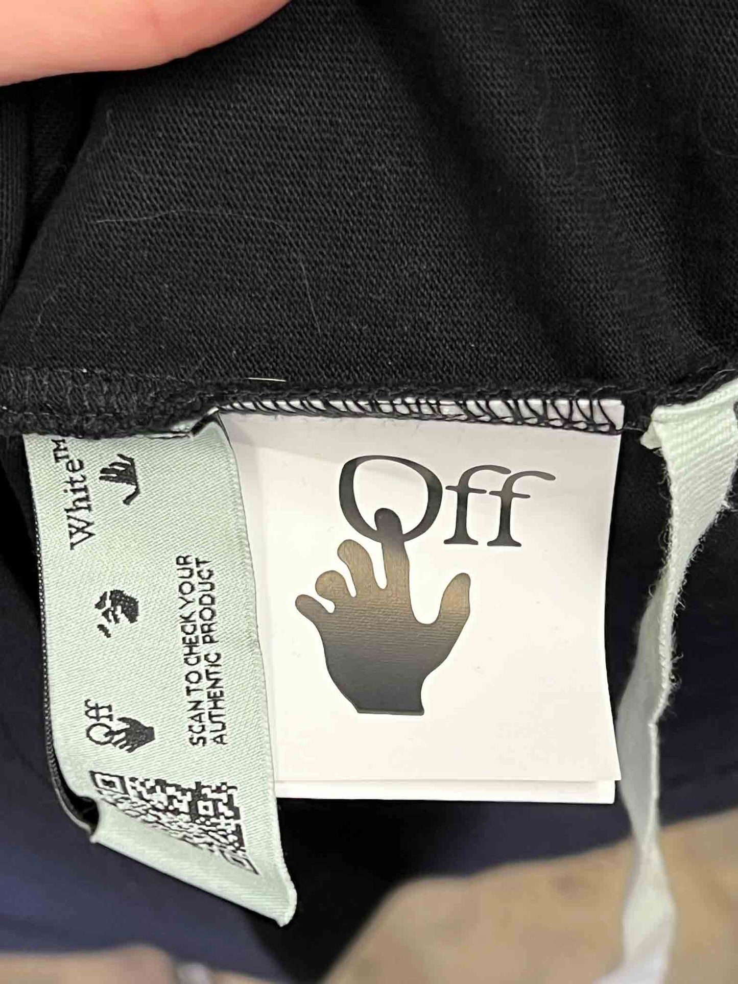 Size M | Off-White Graphic T-shirt