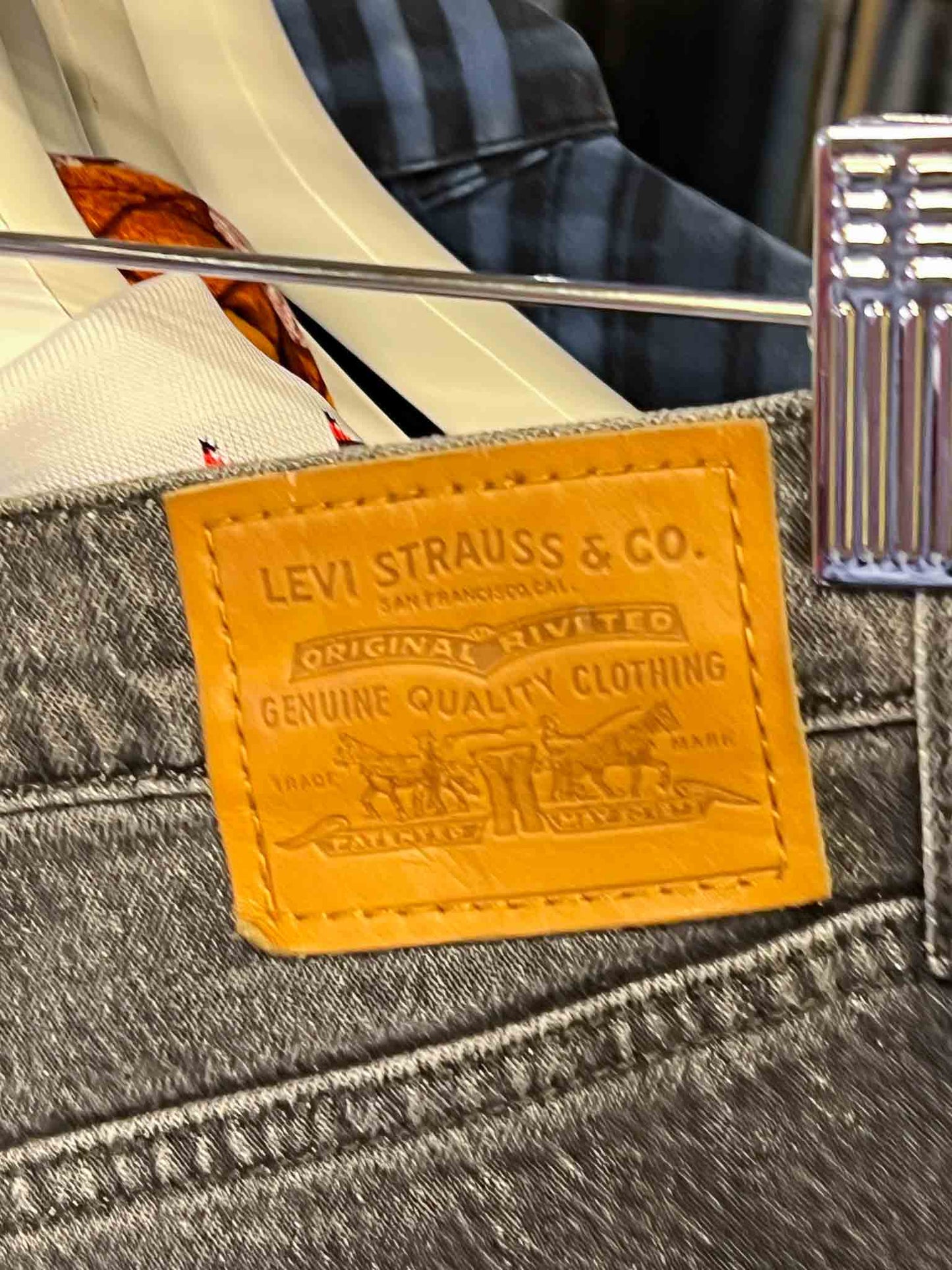Size 32 | Levi's Ribcage Straight Jeans