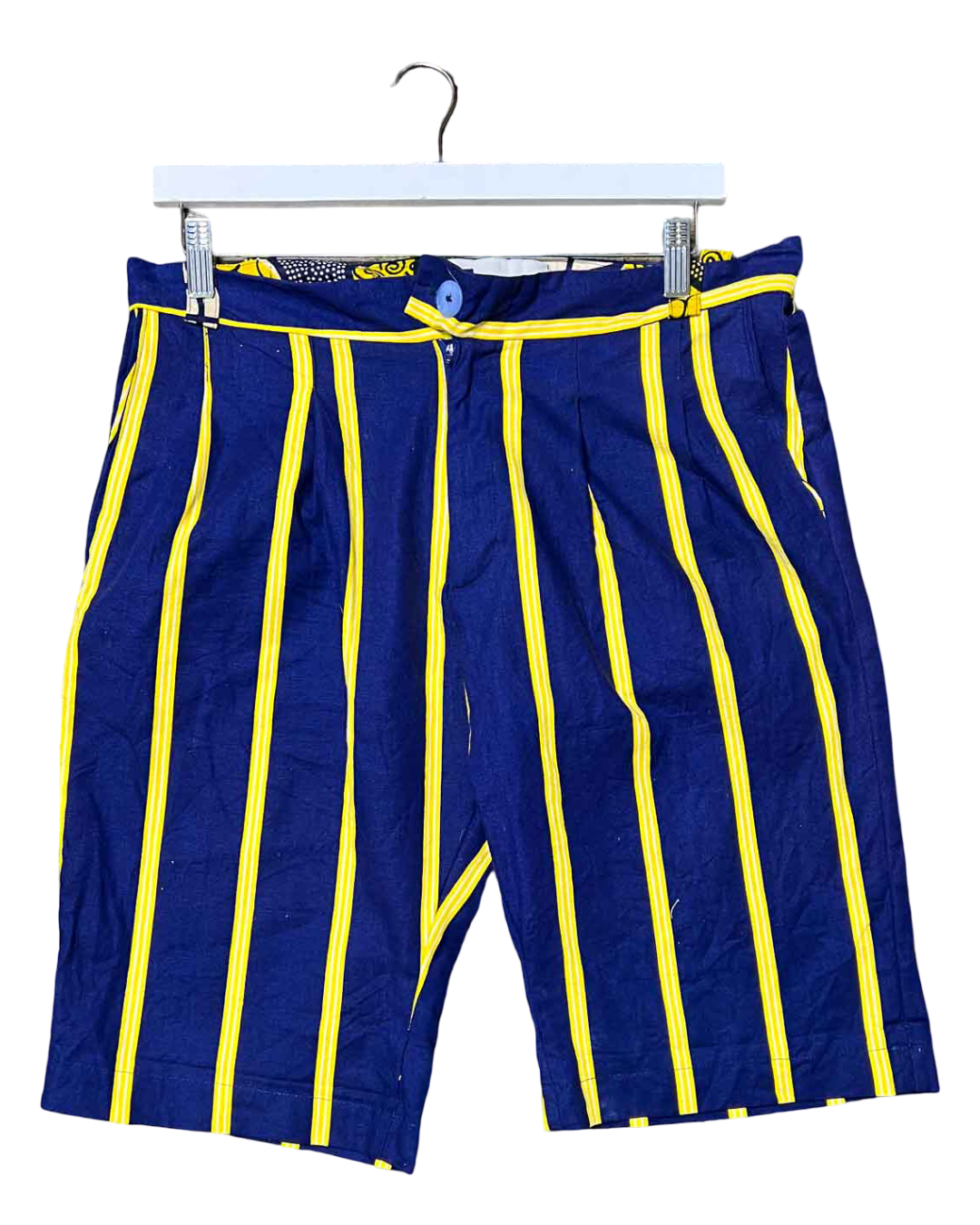 Size L | The Social Studio Shorts Knee-Length Shorts