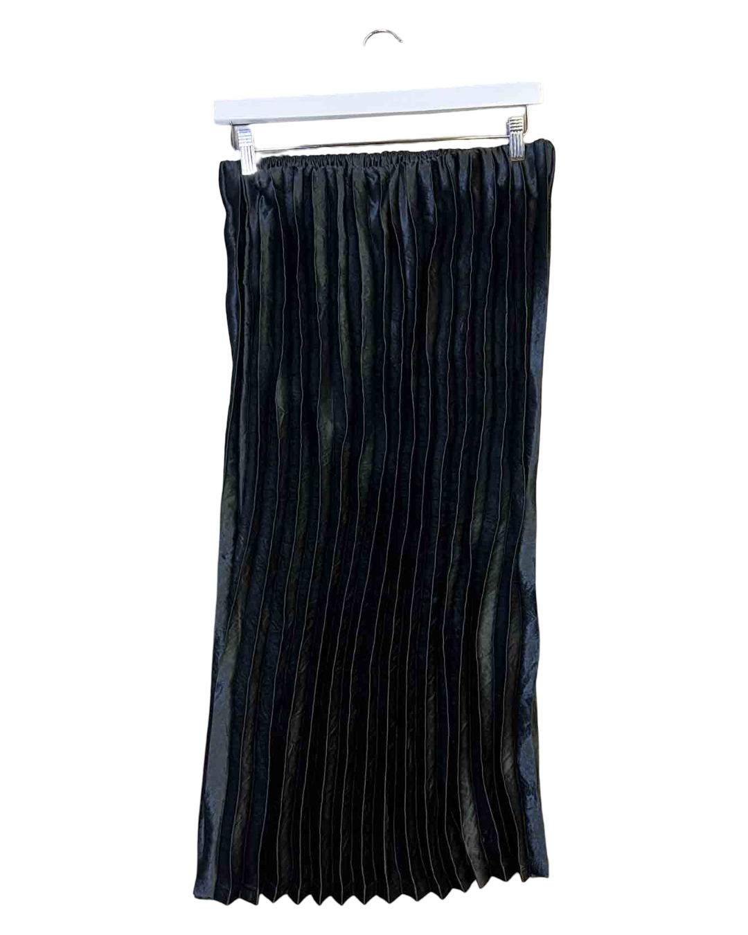Size L | Alpha60 Black Satin Pleated Skirt