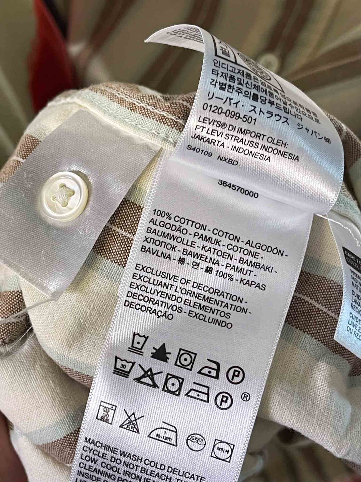 Size M | Levi's Pastel Stripe Button Up Shirt