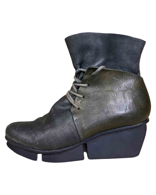 Size 39 | Trippen Two-Tone Corner Wedge Ankle Boots