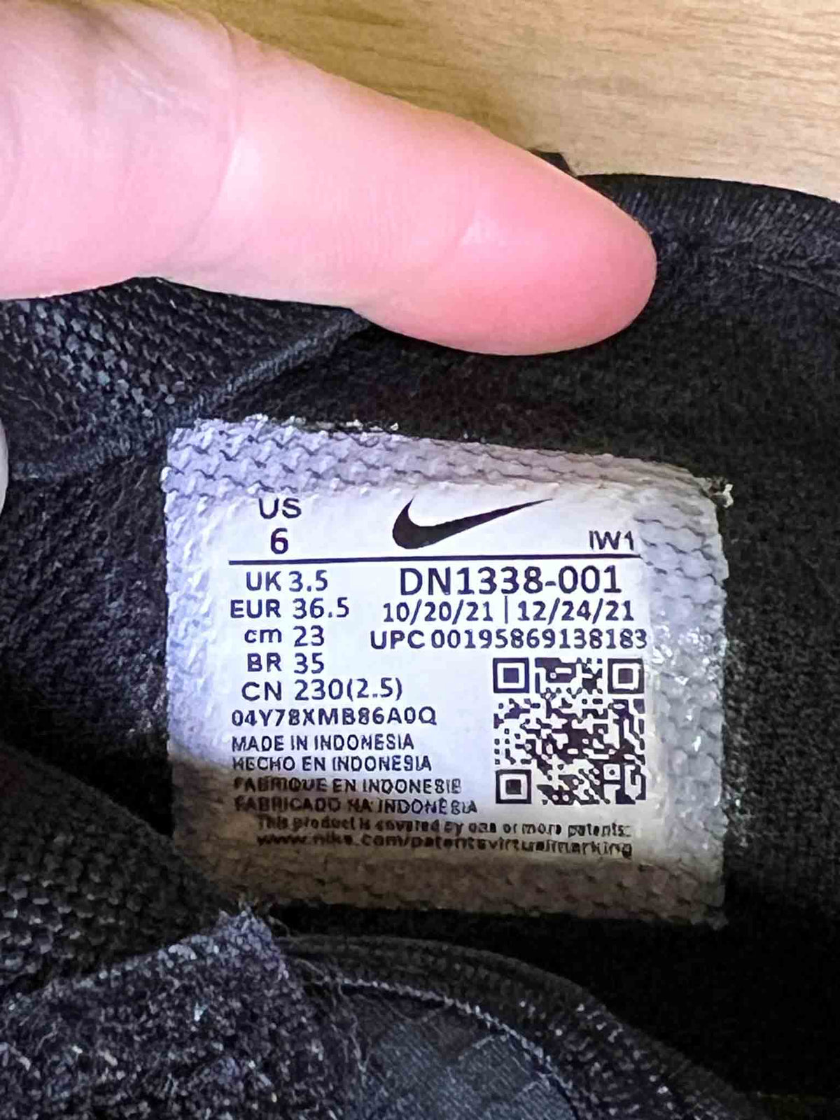 Size 36 | Nike Black Air Rift Breathe Sneakers