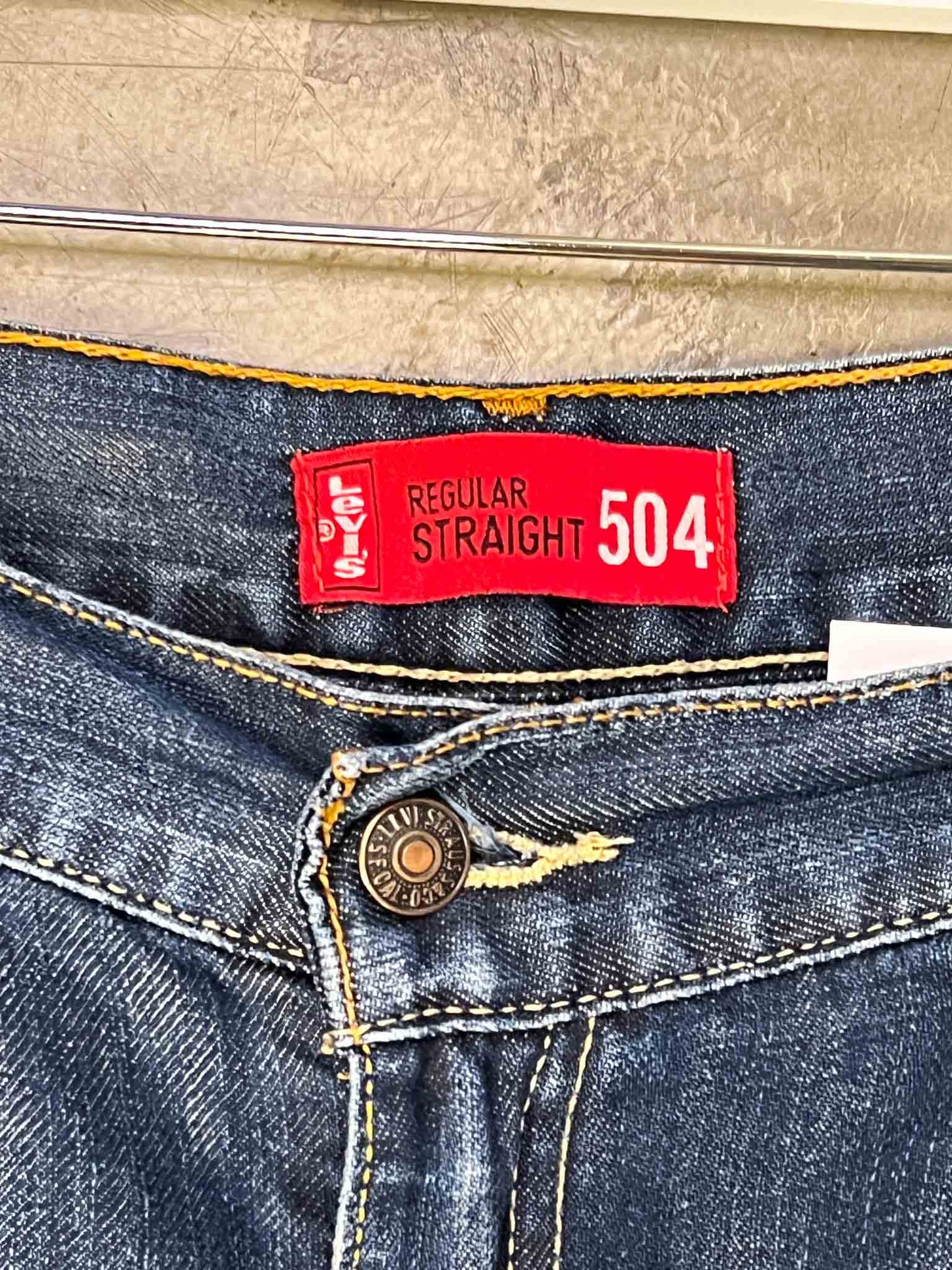 Size 40 | Levi's Regular Straight 504 Jeans