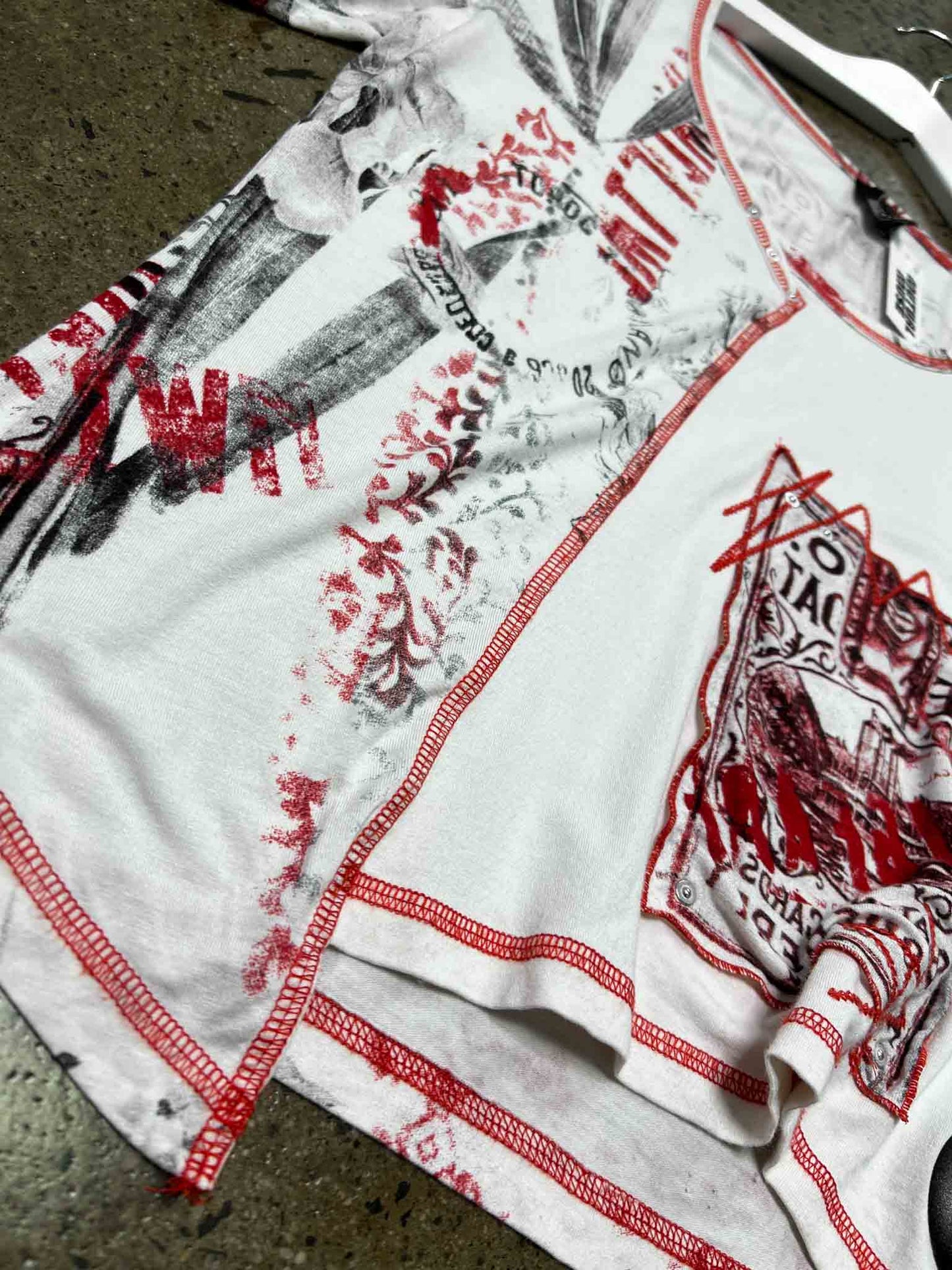 Size S/M | Pause Cafe Graphic Red Stitch Top