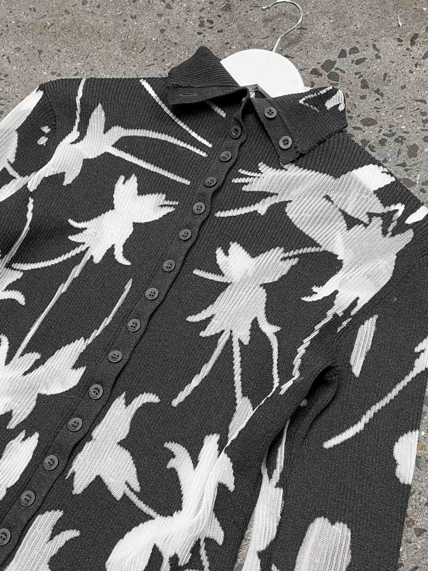 Size M | Alpha60 Dark Grey/White Floral Mesh Shirt