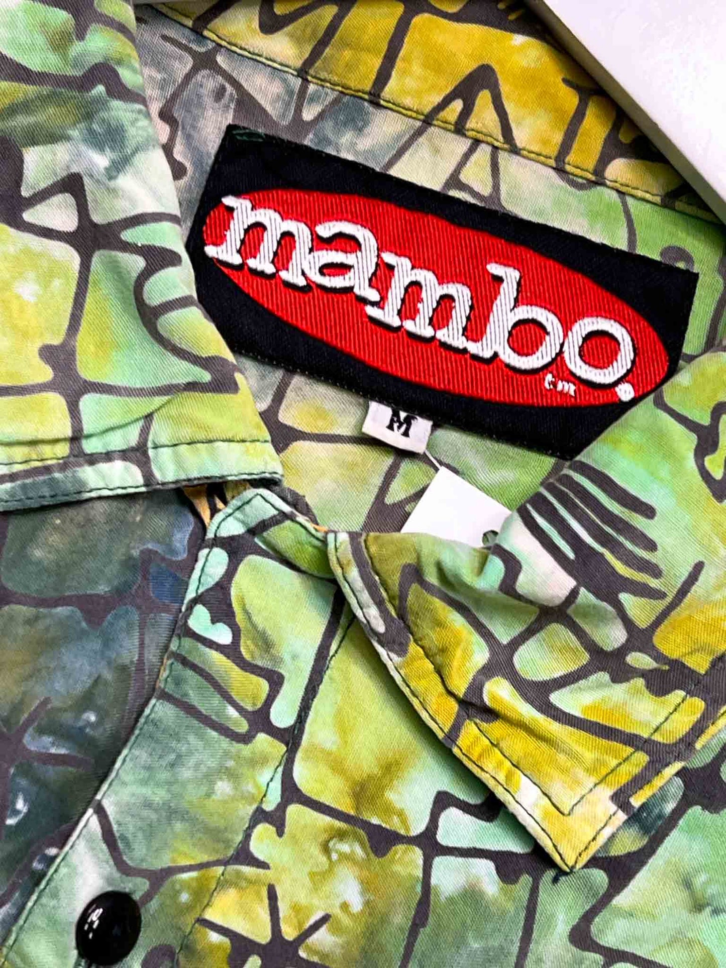 Size M | Mambo Abstract Squiggle Shirt