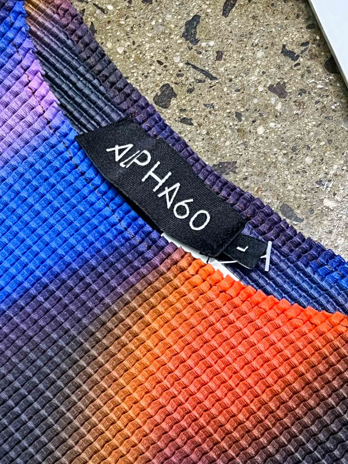 Size L | Alpha60 Rainbow Marbled Bubble Top