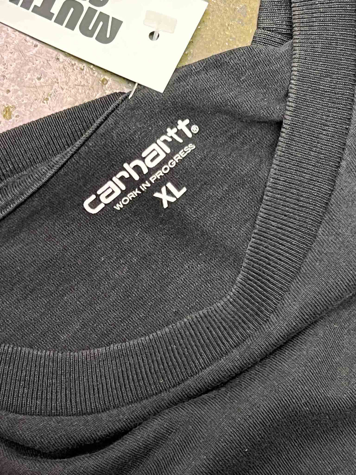 Size XL | Carhartt Black T-shirt With Camo Pocket
