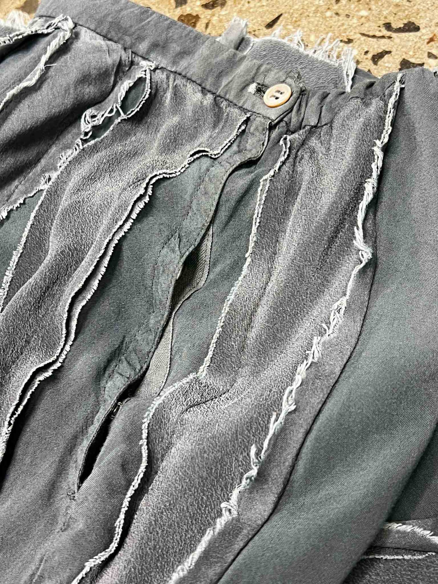 Size L | pas de calais Raw Edge Midi Skirt