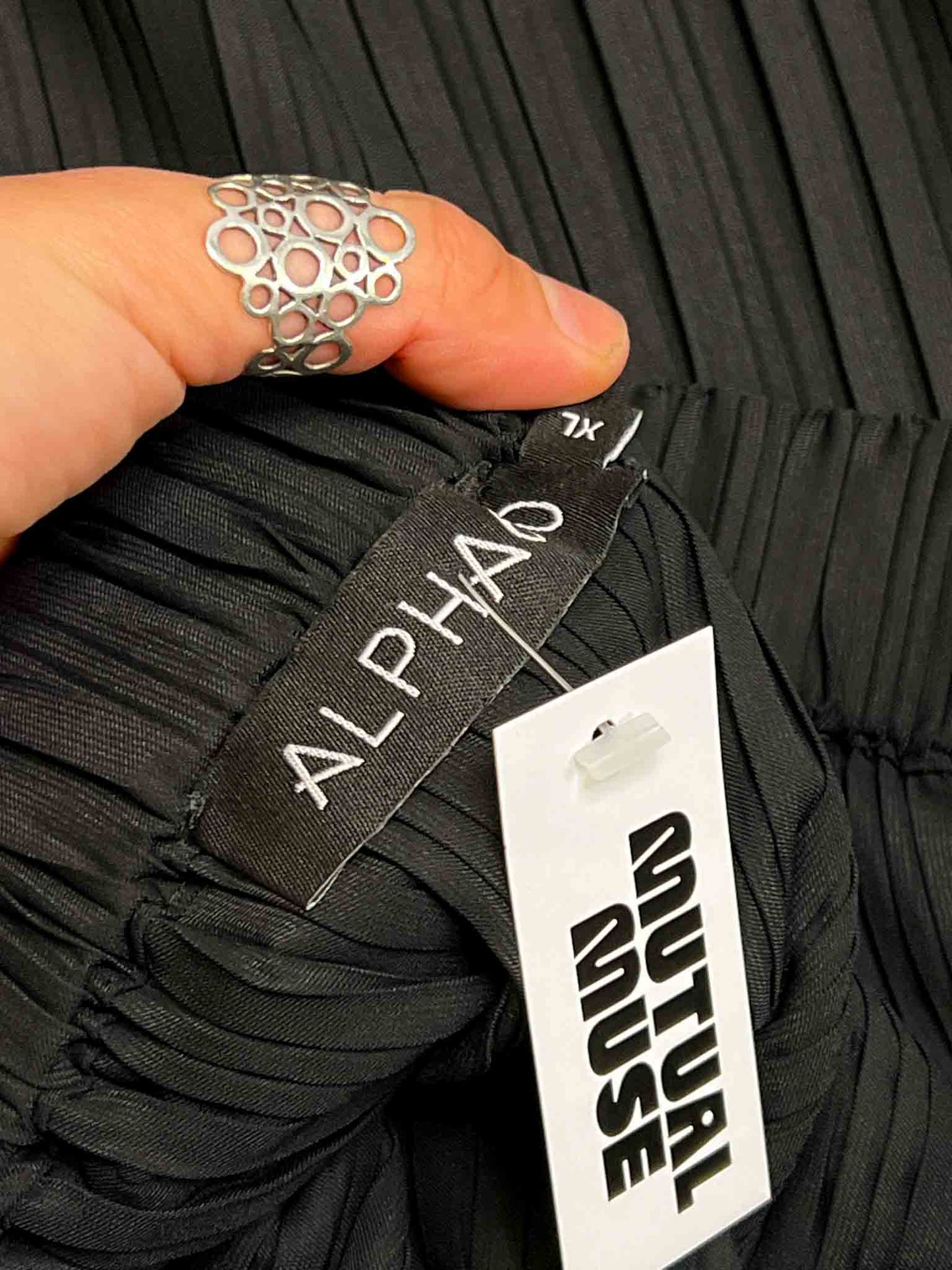 Size XL | Alpha60 Black Pleated Midi Skirt