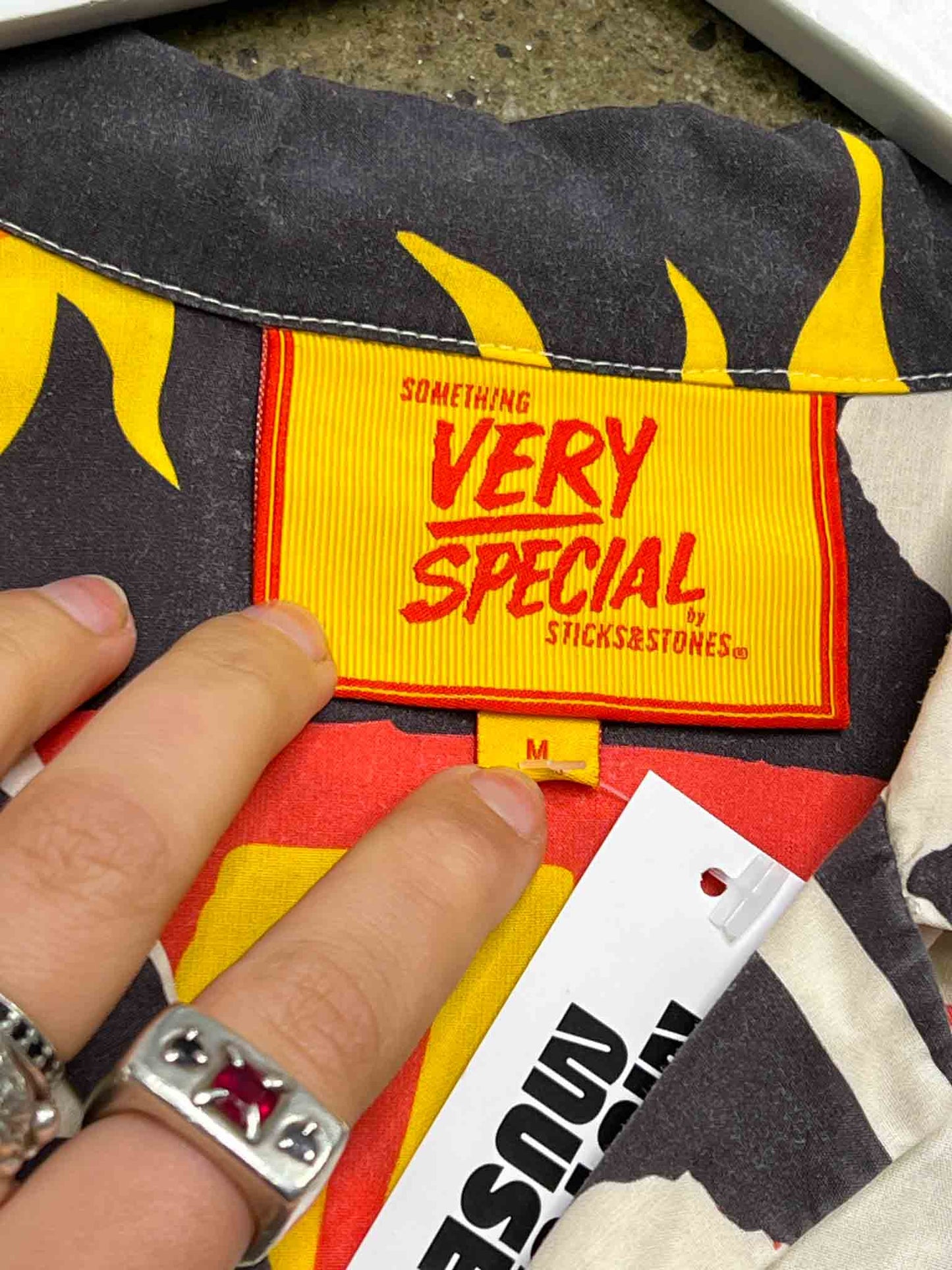 Size M | Something Very Special Very Geo Resort Shirt