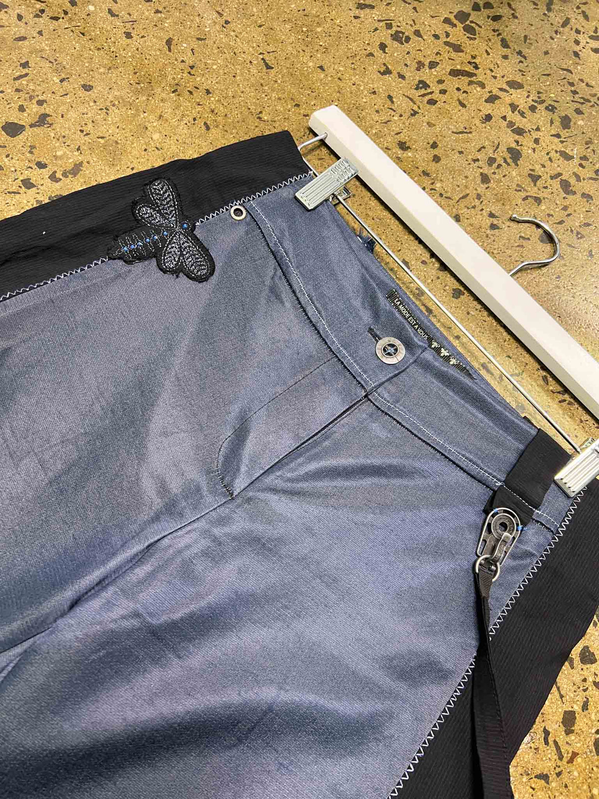 Size 40 (M) | La Mode Est A Vous Iridescent Dragonfly Pants