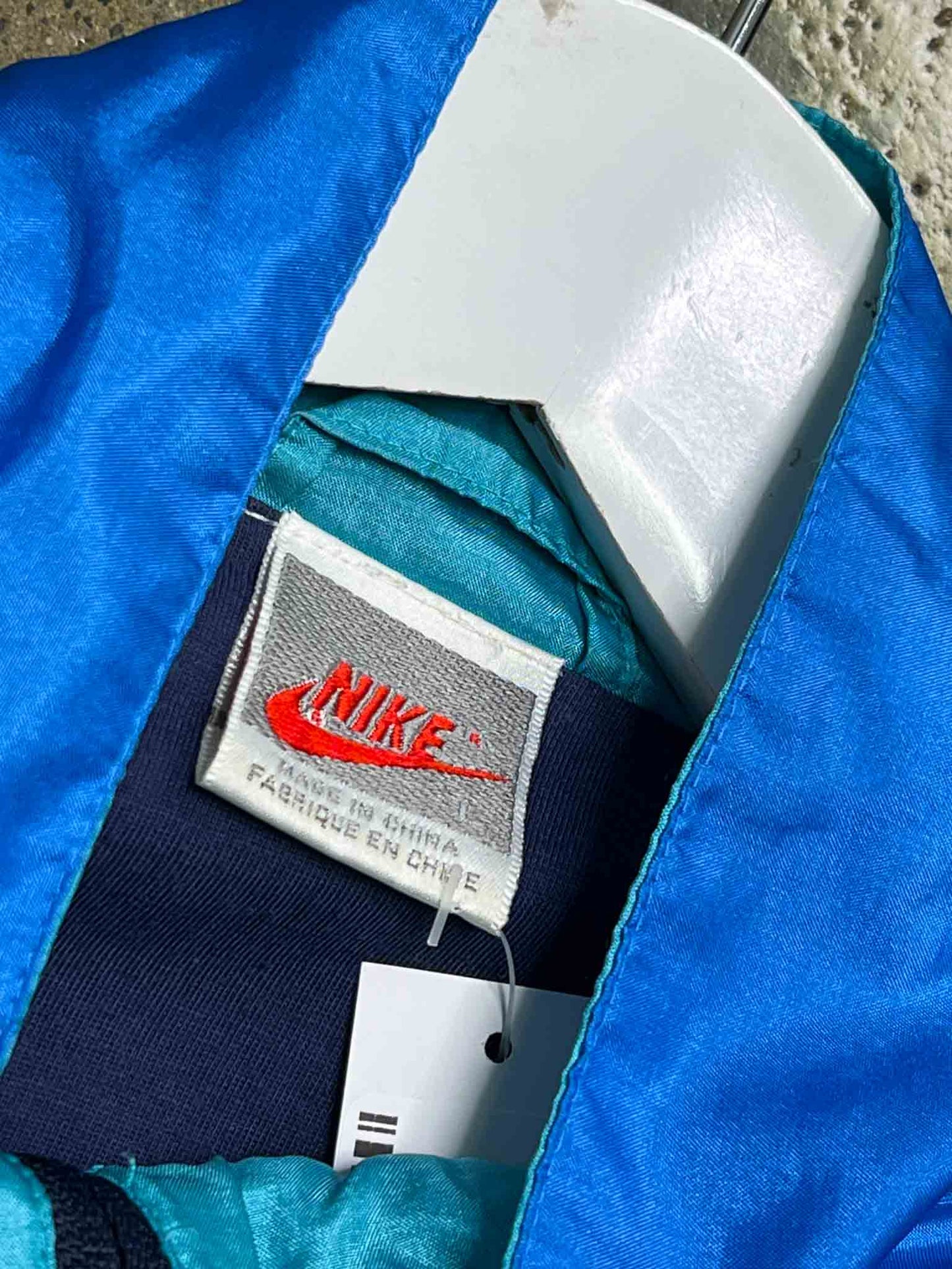 Size L | Nike Vintage Chevron Shell Jacket