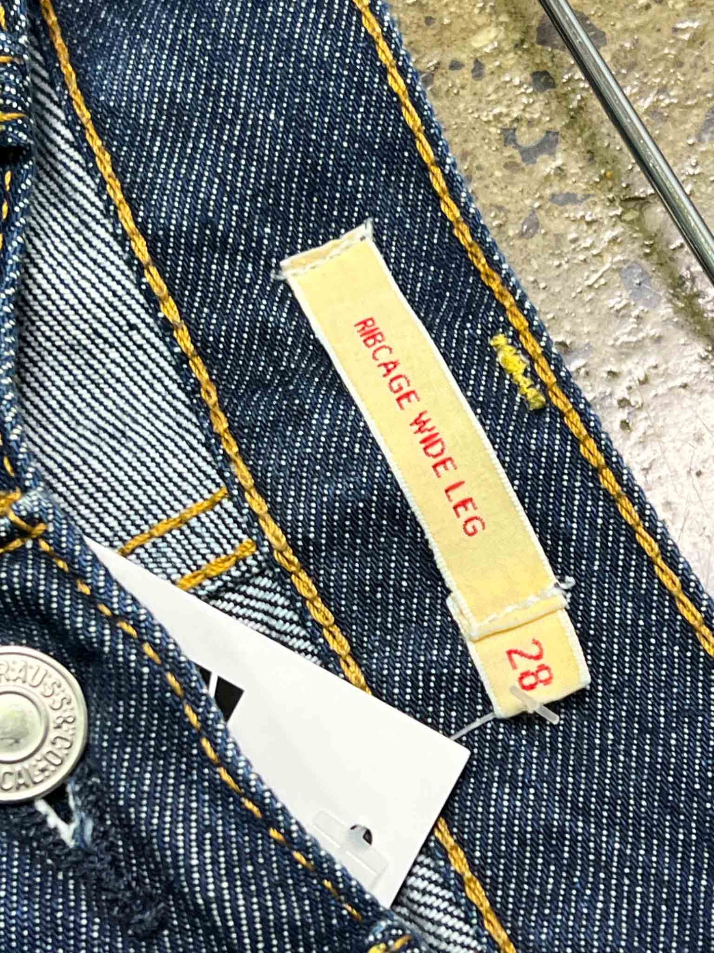 Size 28 | Levi's Ribcage Wide-Leg Jeans