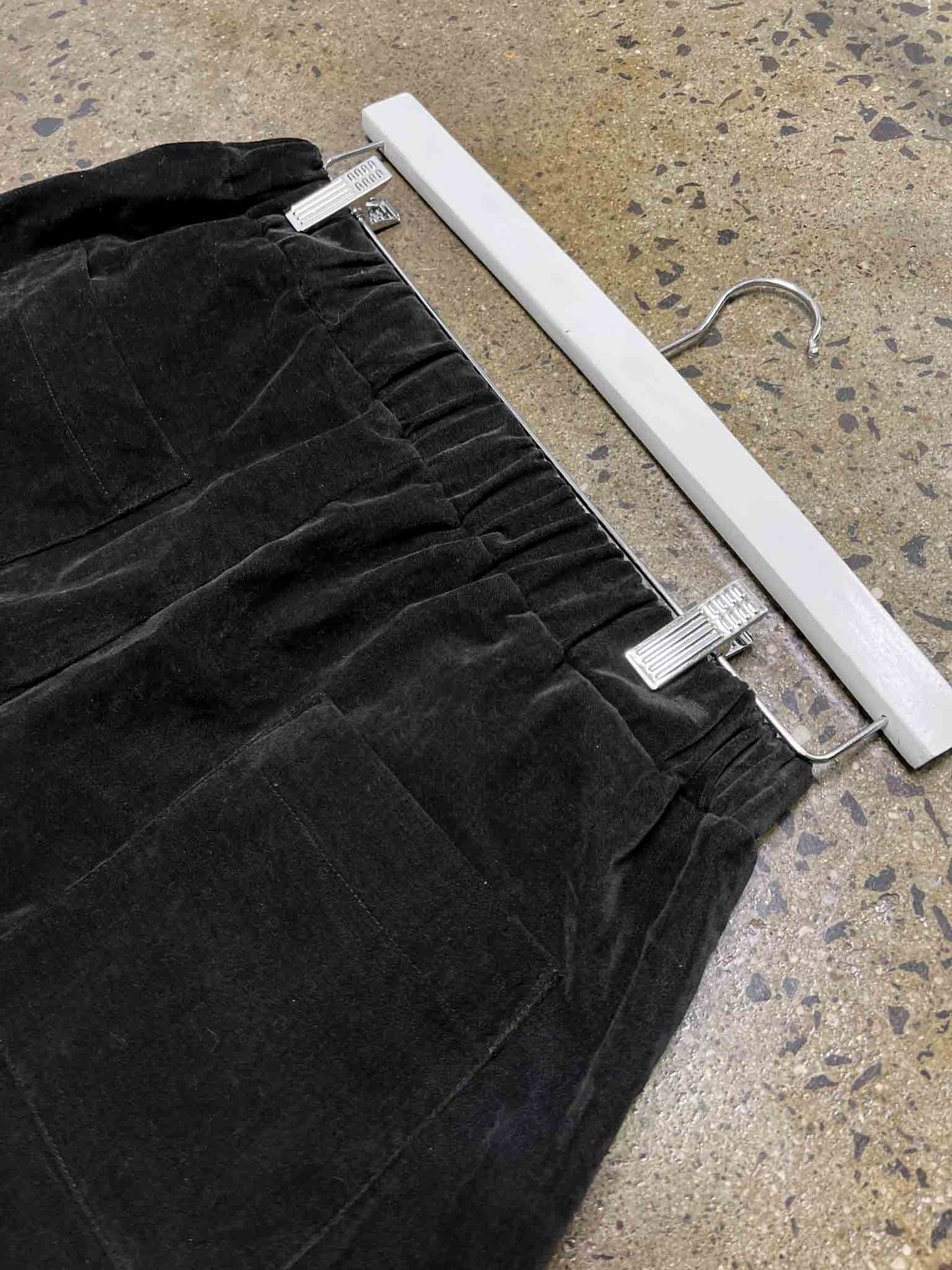 Size M | Kloke Black Barrel Velvet Pants