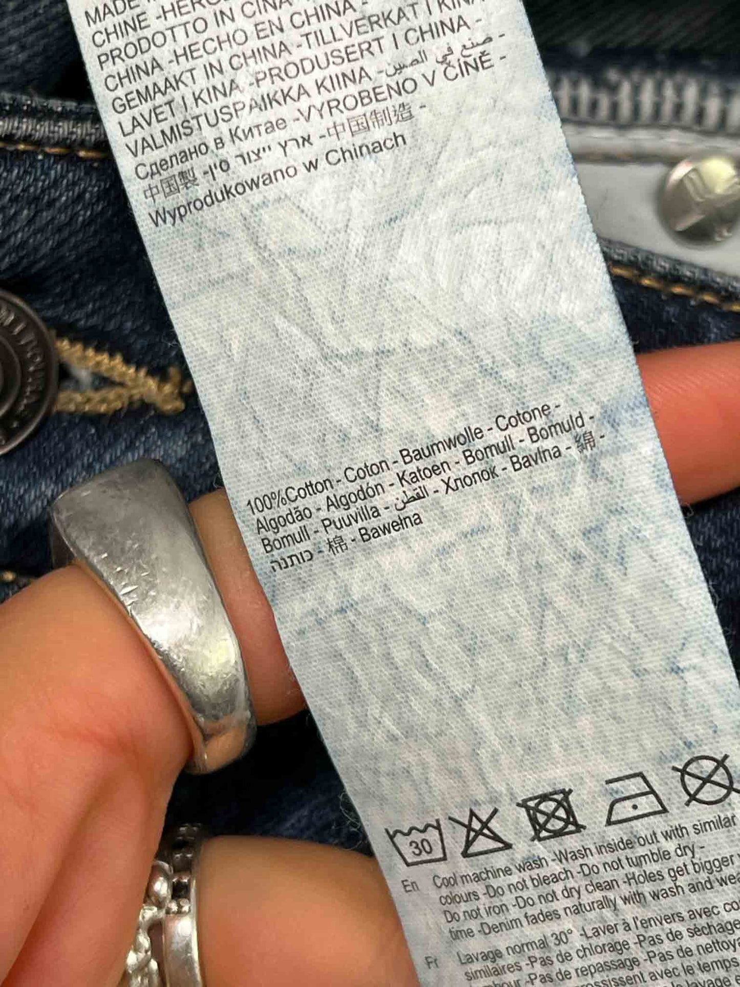 Size 29 | Neuw Siernna Low Rise Jeans