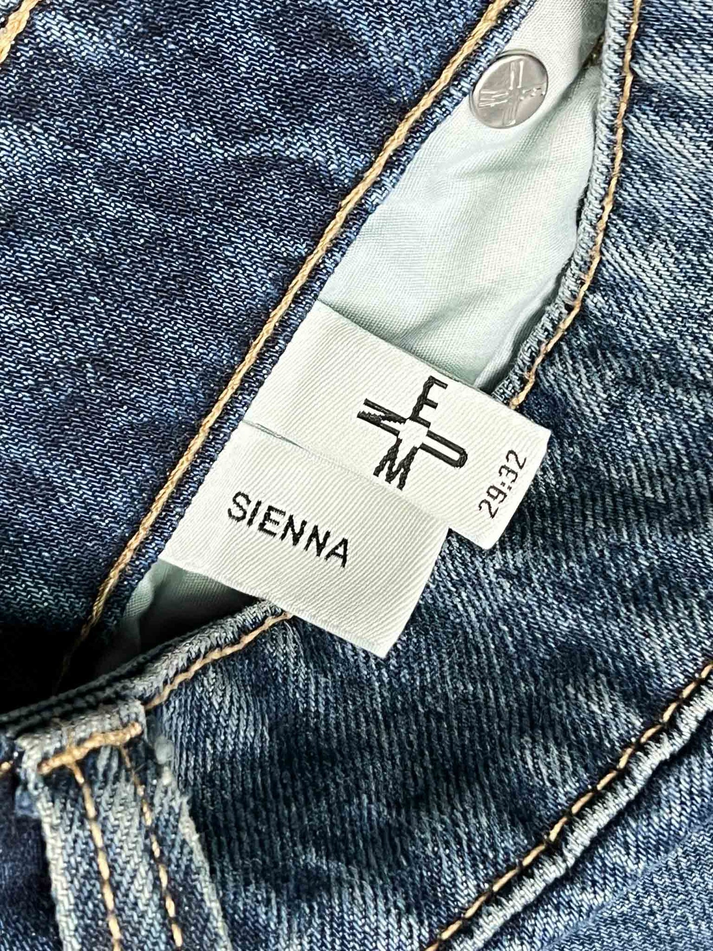 Size 29 | Neuw Siernna Low Rise Jeans