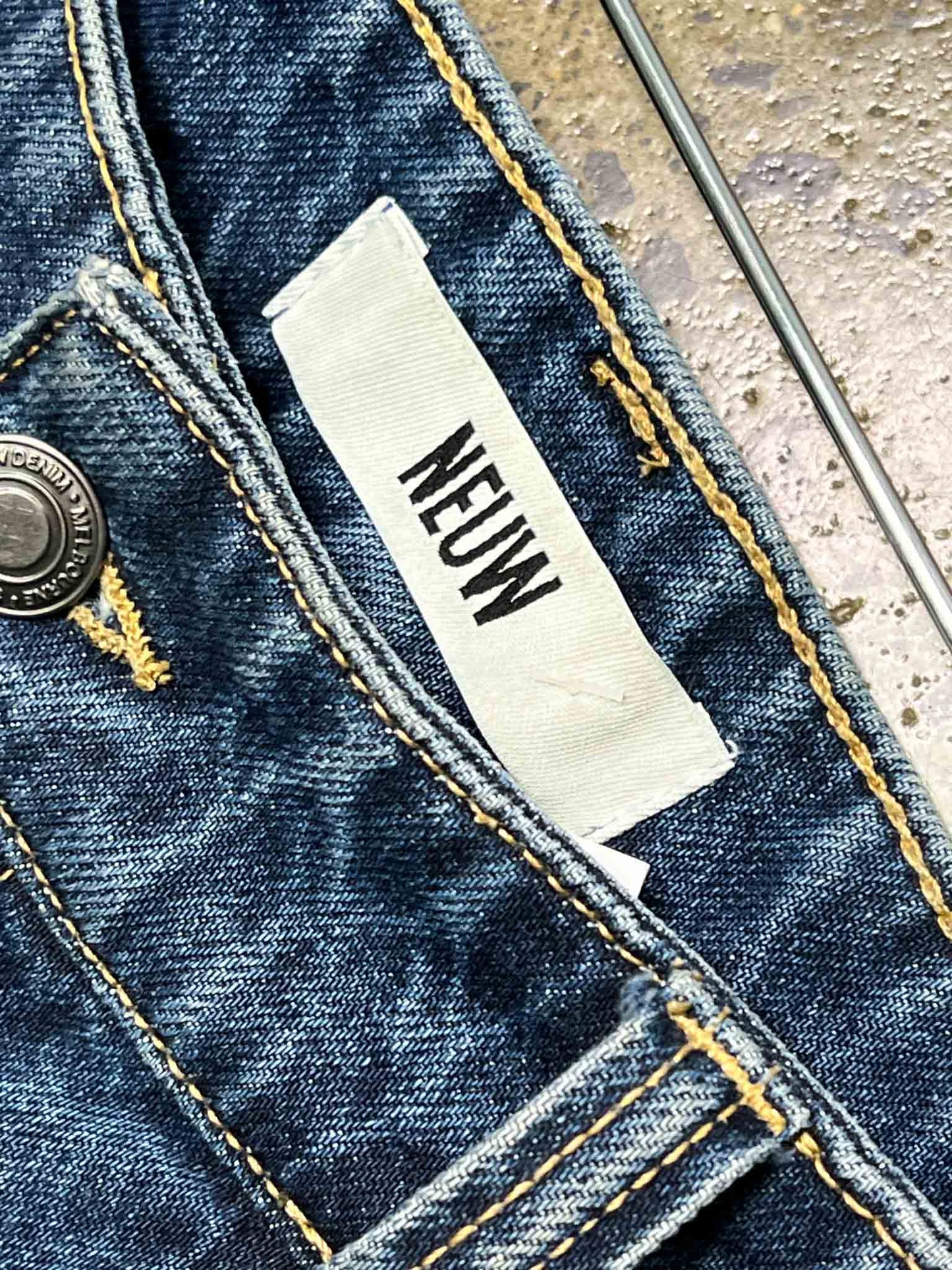 Size 29 | Neuw Siernna Low Rise Jeans