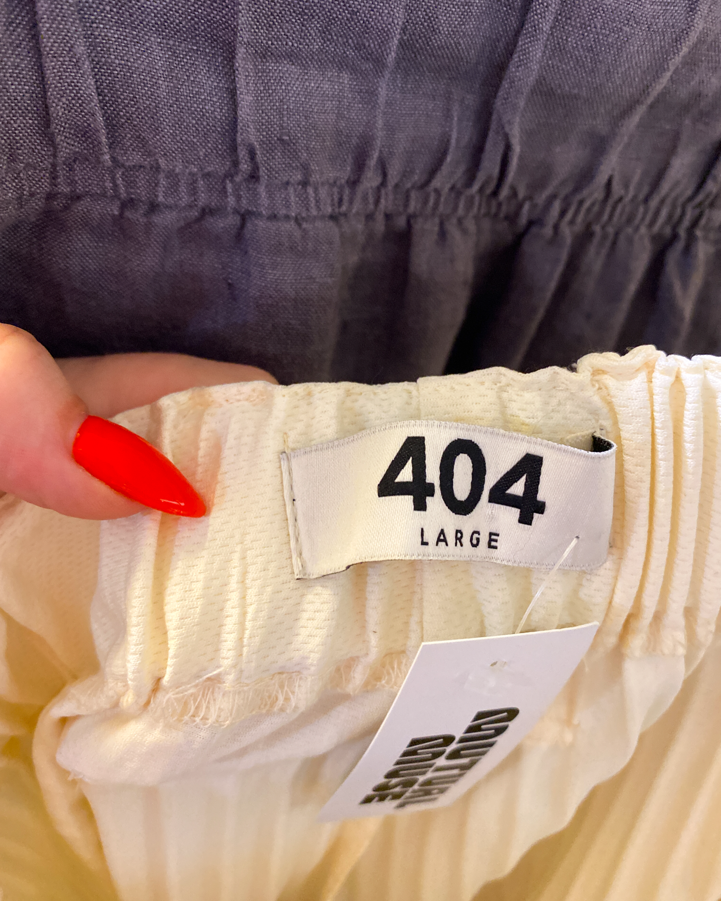 Size L | 404 Pleated Pants